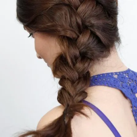 بالفيديو: خطوات تسريح الضفيرة الجانبيّة