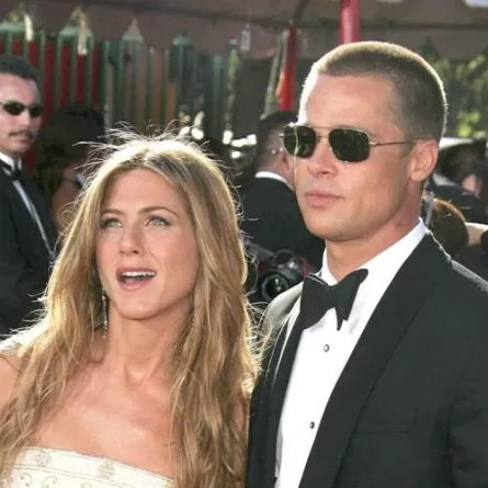 Jennifer Aniston تلمح إلى تعاستها مع  Brad Pitt 