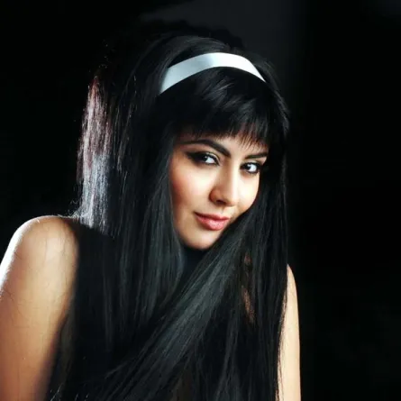 بالفيديو..سقوط مريم حسين على الهواء مباشرة