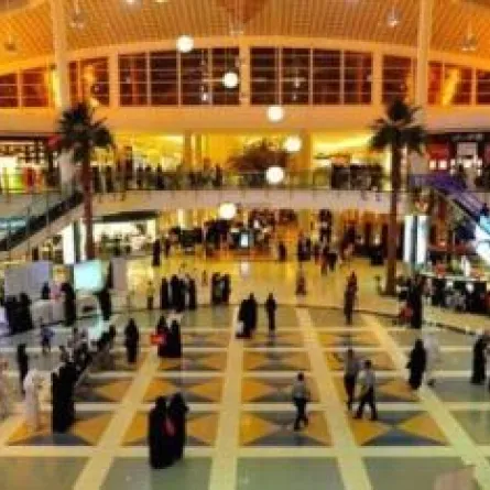 دراسة تنصح المتسوقات المسرفات بارتداء الكعب العالي