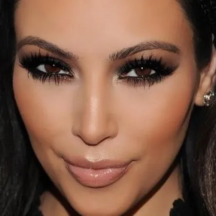 هل اشتقتِ إلى المكياج الدخانيّ؟