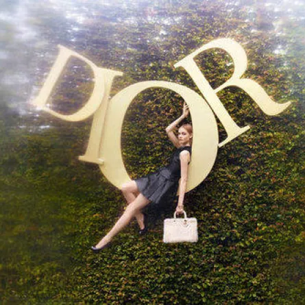 أليس في بلاد العجائب.. بأزياء ديور