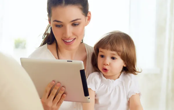 5 إرشادات اتبعيها قبل نشر صورة لطفلك على مواقع التواصل