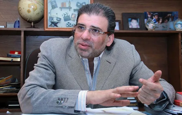 بالتفاصيل: زوجة خالد يوسف تنقذه من تهمة حيازة "أقراص مخدرة"