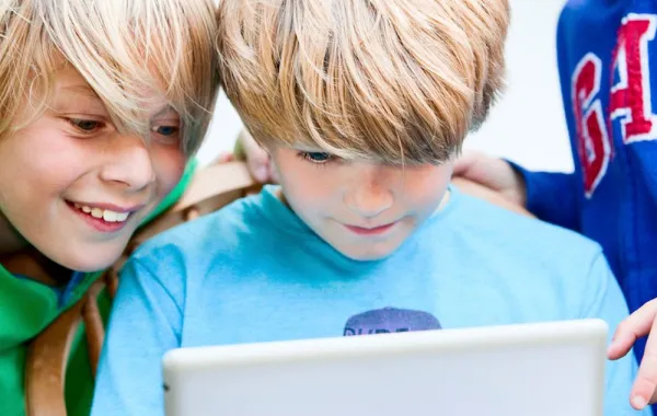 هل تعرفين مخاطر لعبة "ماين كرافت" على أطفالك؟