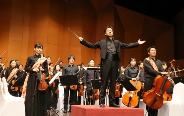 بالفيديو.. الموسيقى في سماء السعوديَّة في حفل الأوركسترا اليابانيَّة