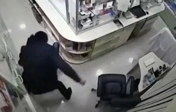 بالفيديو: جريمة قتل بشعة تُثير الرعب بين سكّان مدينةٍ كاملة