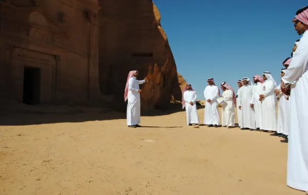 سعوديُّون وسعوديَّات في الإرشاد السِّياحي