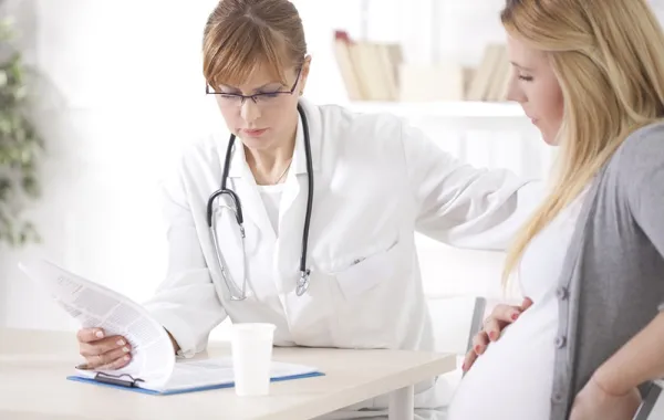 جلطات الدم أثناء وخلال الحمل.. أسبابها وكيف تتجنبينها