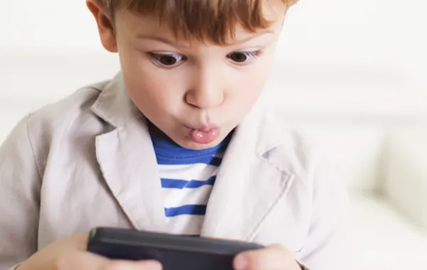 احذري من وجود هذه التَّطبيقات على هاتف طفلك