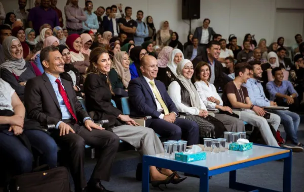 الملكة رانيا تزور مختبر التصنيع الذكي "فاب لاب"