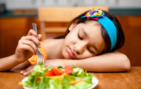 5 أخطاء تجعل طفلك يرفض الطعام