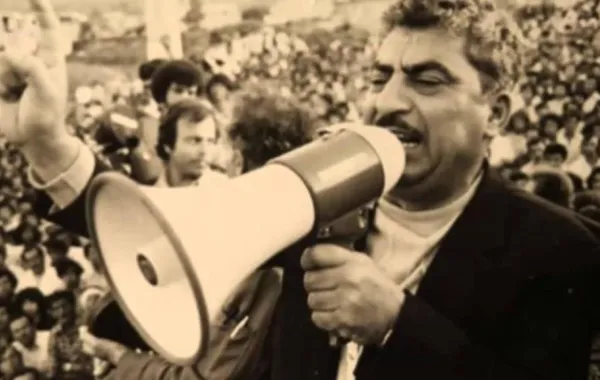 في ذكرى ميلاد الشاعر توفيق زيَّاد:
هنا باقون، قالها وعاش بها