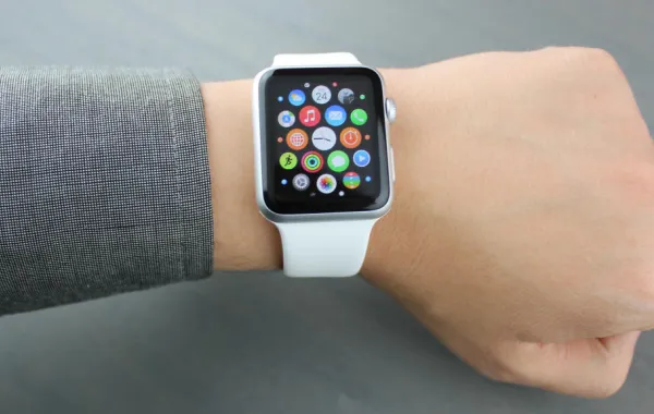 السَّاعات الذكيَّة عليك اقتناء إحداها لهذه الأسباب