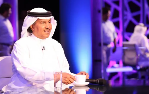 محمد عبده يرفع "ستارة المسرح" وهذه ردَّة فعل جمهوره