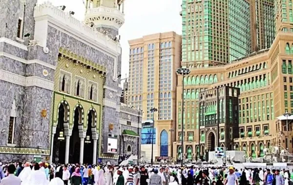 فتح باب الملك عبدالعزيز بالمسجد الحرام استعداداً لموسم شهر رمضان المبارك