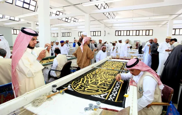 السديس: صناعة كسوة الكعبة من أولويات خادم الحرمين الشريفين