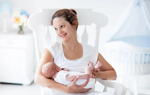 تناول المرأة للحليب يحافظ على خصوبتها ويؤخِّر سن اليأس