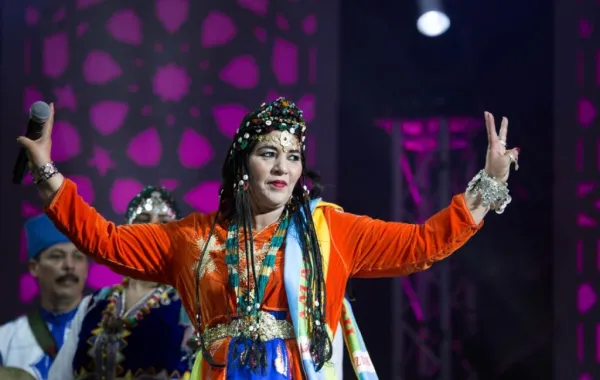 الفنانة الأمازيغية فاطمة تبعمرانت تدعو  في موازين إلى إقرار حقوق الفنان المغربي