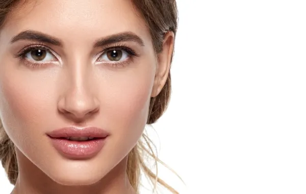 لماذا تظهر بعض البثور على بشرتكِ فجأة؟