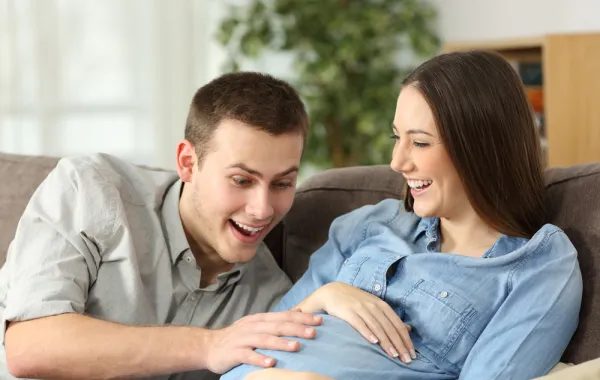 الأمور التي يشعر بها الجنين داخل رحم الأم