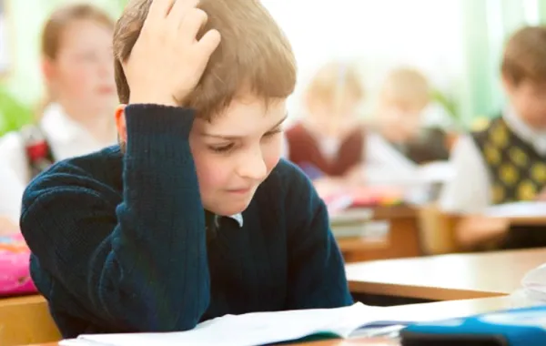 كيف تساعدين أبناءك على تجاوز الخوف والقلق من الامتحانات؟