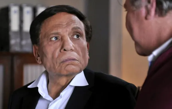 بالفيديو: عادل إمام يحتفل بعيد ميلاده ويرقص مع لبلبة وهالة صدقي