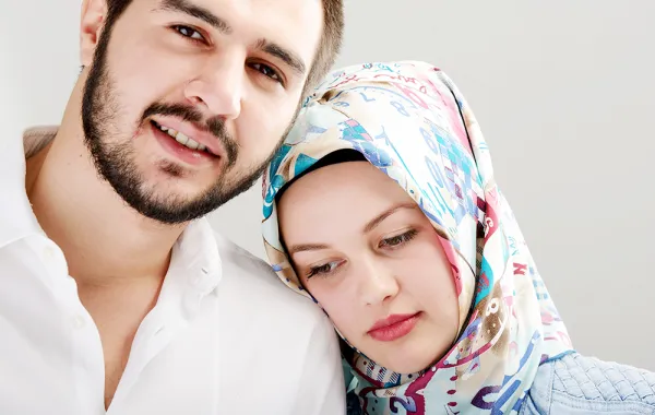 شابة تشكو: أريده أن يصبح مسلمًا! 