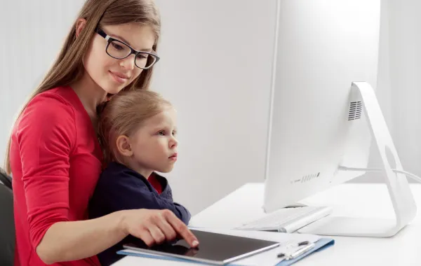 3 تطبيقات لثقافة طفلك المالية