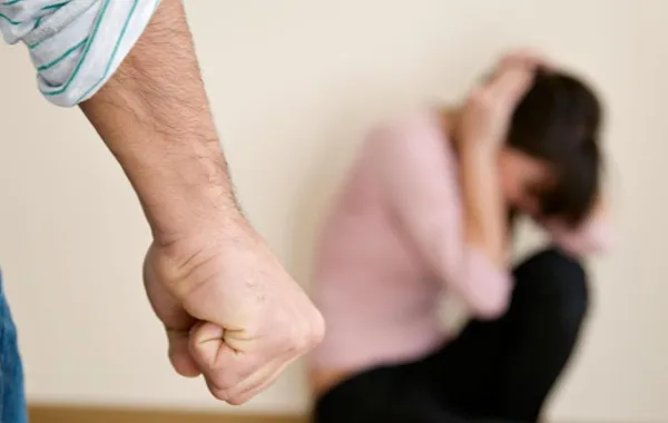 مطالبات في "الشورى" بدوائر قضائية للعنف الأسري