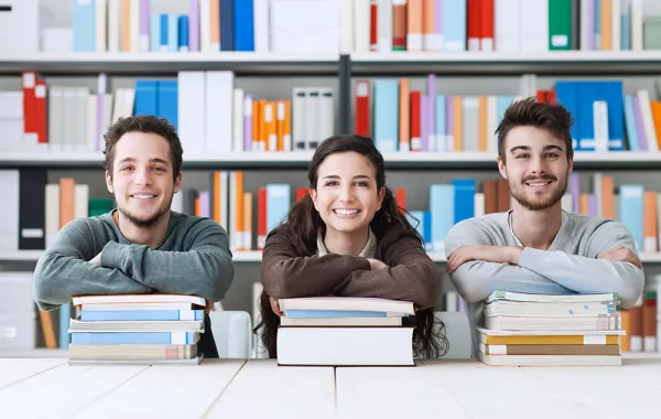 مهنة المستقبل.. بين رغبة الأبناء وتعصُّب الآباء