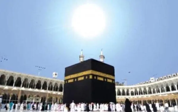 الكعبة تشهد ظاهرة فلكيَّة فريدة في أوَّل أيَّام رمضان