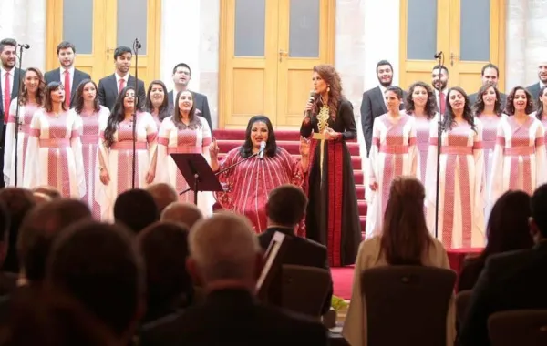 الملك عبد الله الثاني يكرّم الفنانة سميرة توفيق في ذكرى إستقلال المملكة الـ 71