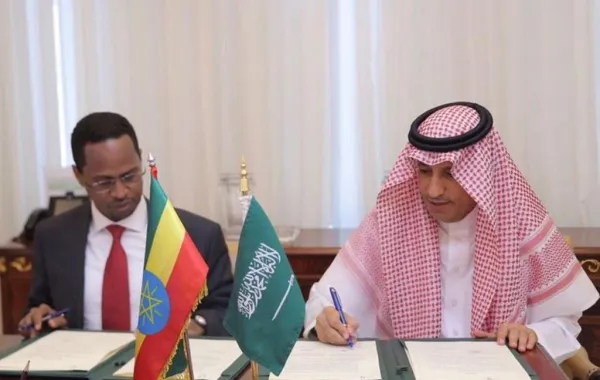وزير العمل يوقع اتفاقية لاستقدام العمالة المنزلية الإثيوبية