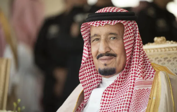 خادم الحرمين الشريفين يتكفّل بعملية طفل سيامي سوداني .. وهذا موعدها
