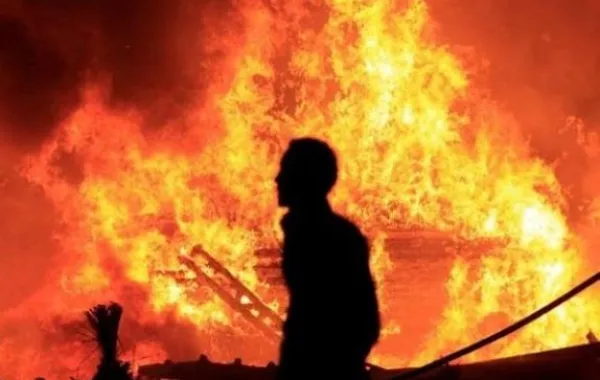 بالفيديو: شباب سعوديون ينقذون عمالاً من حريق في مخبز