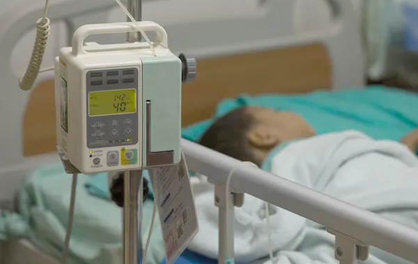 تويتر: مناشدة لعلاج طفل يعاني من أكزيما شديدة
