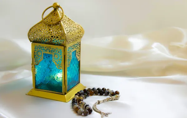 اصنعي الفانوس المخرم مع أطفالك