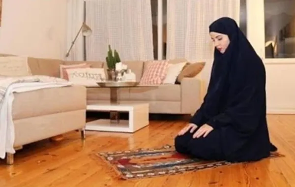 مفتي السعودية: اعتكاف المرأة في زماننا غير مناسب