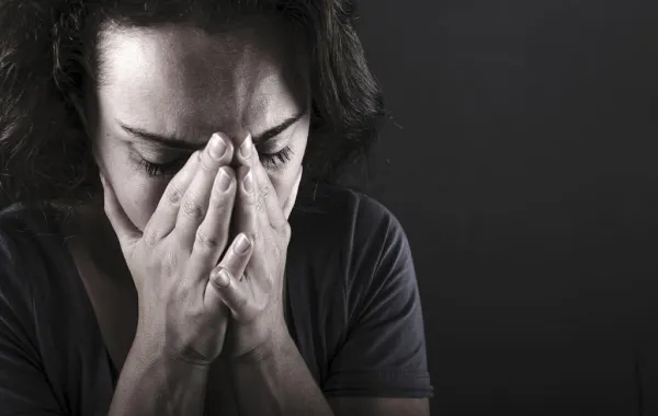 وفاة والدة المبتعث حسن الحسن حزناً عليه