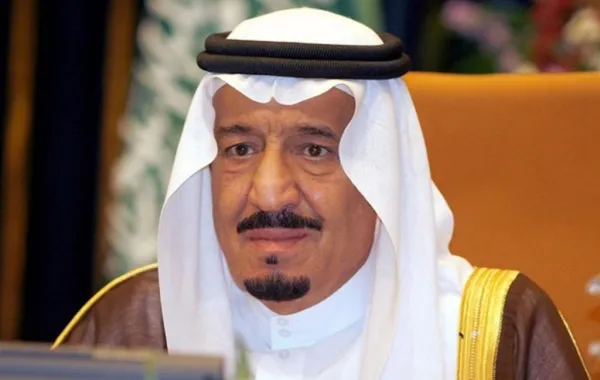 خادم الحرمين يوجه بصرف راتب الشهر الحالي في 23 رمضان