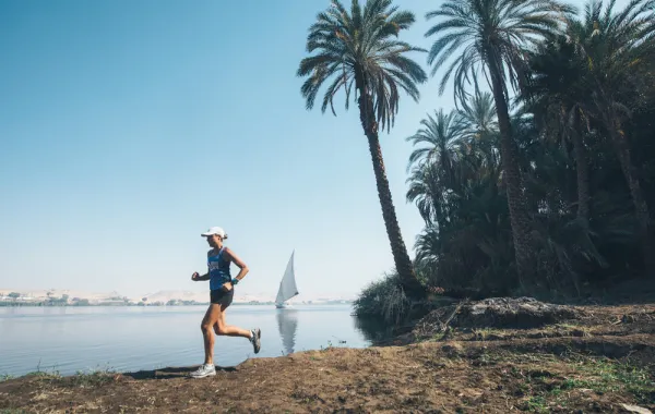 أسترالية تجوب 300 كيلومتر في مصر من أجل المياه