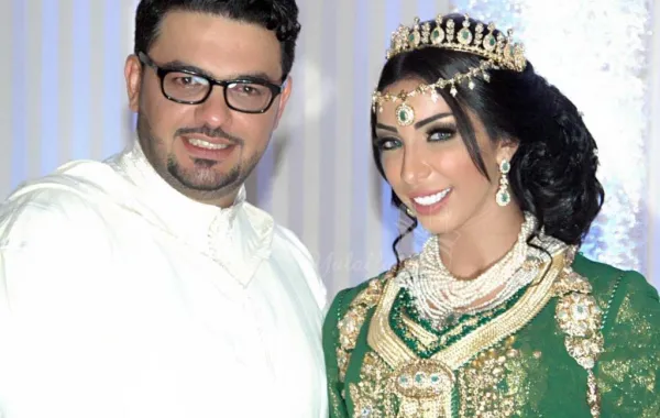 دنيا بطمة تنشر أول صورة لطفلتها "غزل" وتغطي وجهها