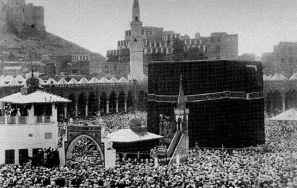 تعرف على من التقط أول صورة للكعبة المشرفة