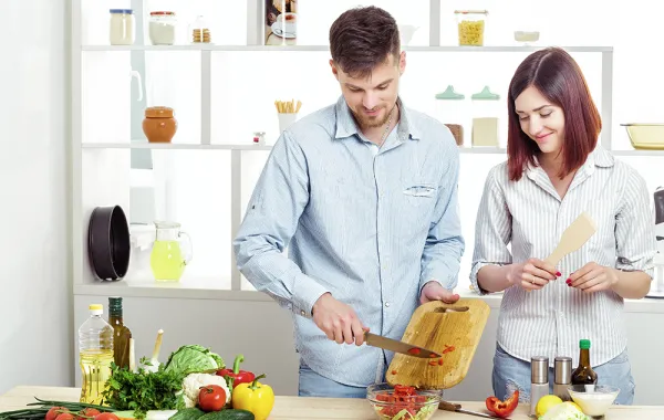 للشباب.. هل أنتم مستعدون للتقيّد بنظام غذائي يحافظ على الرشاقة؟