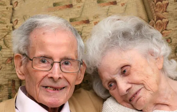 80 عاماً من الزواج والحب الحقيقي في حياة هاريس ومارغريت