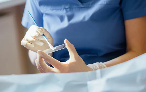 مسحة عنق الرحم.. أهميتها ومتى ينصح بها؟