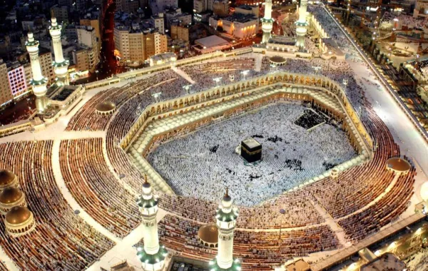 صورة جوية لإفطار حراس الحرم المكي تغزو "مواقع التواصل"