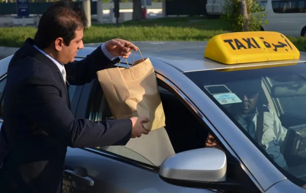 فندق سانت ريجيس أبوظبي يحتفل بالإفطار مع سائقي الأجرة