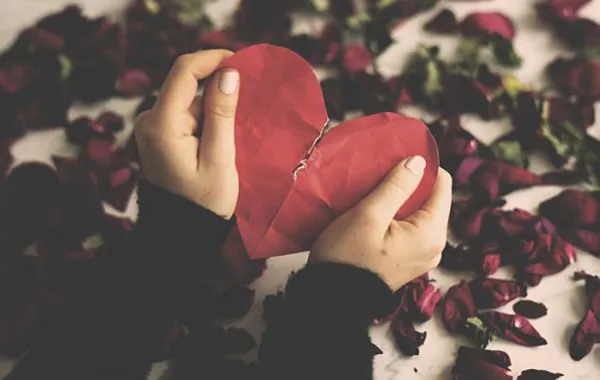 دراسة: الحسرة على فراق الحبيب تعادل السكتة القلبية